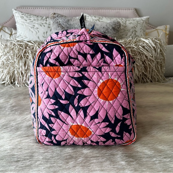 VERA BRADLEY Love Me… Large Duffle Bag 2 Handles Zip Top Pink Blue Daisies 2010 - Picture 4 of 12